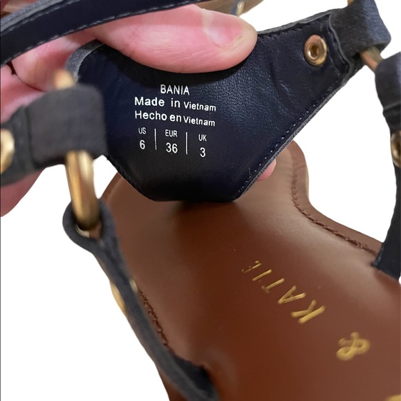 KELLY & KATIE SANDALS - Picture 2 of 5